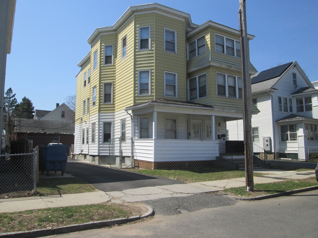 68-72 Mooreland St, Springfield, Massachusetts, 6 Bedrooms Bedrooms, 15 Rooms Rooms,3 BathroomsBathrooms,Residential Income,For Sale,Mooreland St,73500250