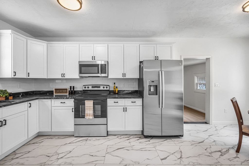 72 Nw Schoolhouse Rd, Dudley, Massachusetts, 3 Bedrooms Bedrooms, 7 Rooms Rooms,1 BathroomBathrooms,Residential,For Sale,Nw Schoolhouse Rd,73479573