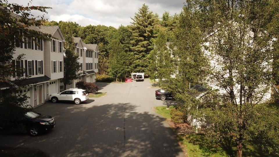 5 Bufton Farm Road, Clinton, Massachusetts, 2 Bedrooms Bedrooms, 4 Rooms Rooms,1.5 BathroomsBathrooms,Residential Lease,For Rent,Bufton Farm Road,73500275
