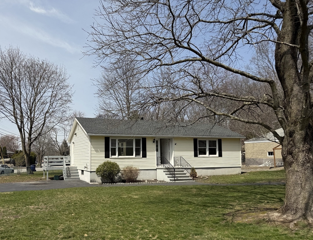 1 Joyce Rd, Peabody, Massachusetts, 2 Bedrooms Bedrooms, 5 Rooms Rooms,1 BathroomBathrooms,Residential Lease,For Rent,Joyce Rd,73500319