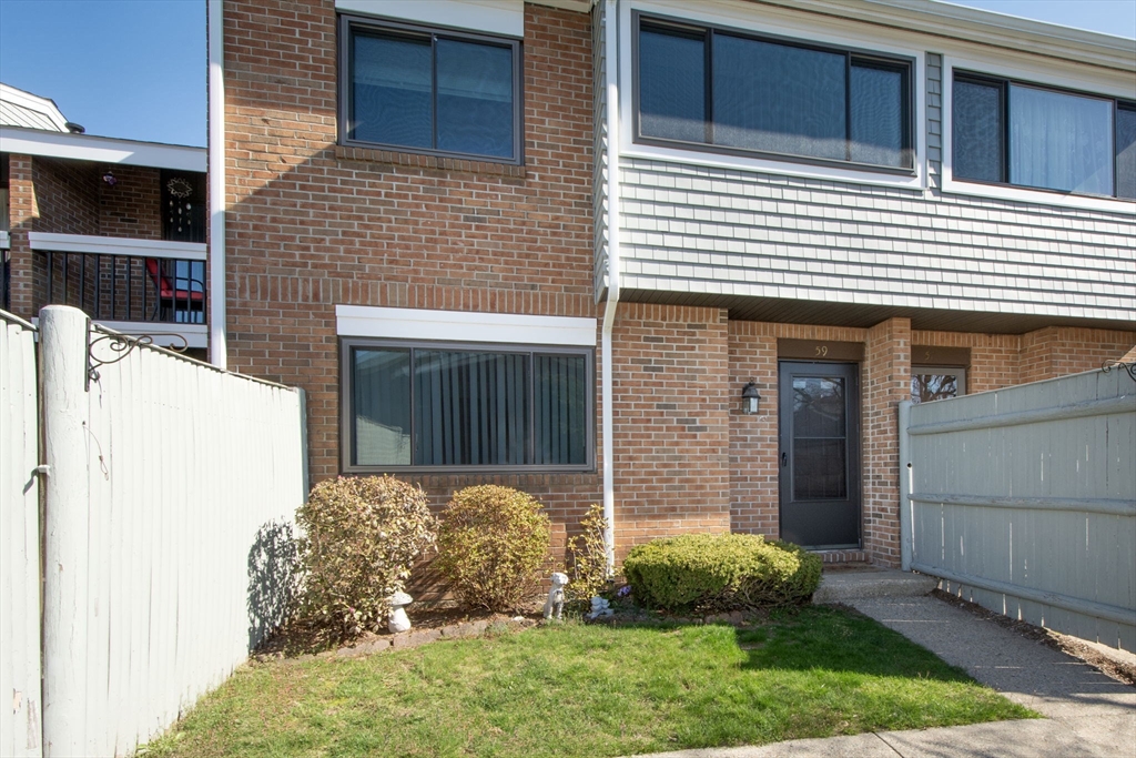 59 Rosewood Dr, Stoughton, Massachusetts, 3 Bedrooms Bedrooms, 6 Rooms Rooms,1.5 BathroomsBathrooms,Residential,For Sale,Rosewood Dr,73500323