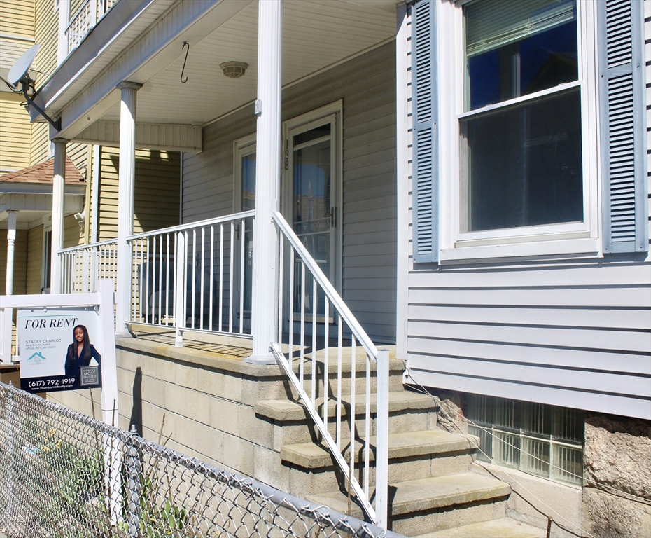 136 Horton St., Fall River, Massachusetts, 3 Bedrooms Bedrooms, 4 Rooms Rooms,1 BathroomBathrooms,Residential Lease,For Rent,Horton St.,73500320