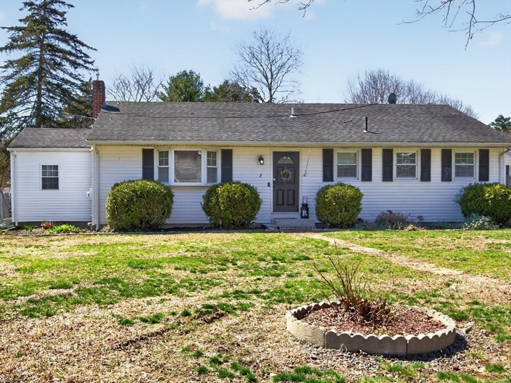 1 Carmen Park Dr, Middleboro, Massachusetts, 3 Bedrooms Bedrooms, 6 Rooms Rooms,1 BathroomBathrooms,Residential,For Sale,Carmen Park Dr,73500326