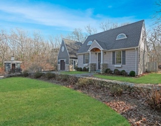 26 Sea Glen Road, Oak Bluffs, Massachusetts, 4 Bedrooms Bedrooms, 11 Rooms Rooms,3 BathroomsBathrooms,Residential,For Sale,Sea Glen Road,73500318