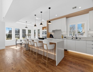 36 Charles, Natick, Massachusetts, 4 Bedrooms Bedrooms, 9 Rooms Rooms,4.5 BathroomsBathrooms,Residential,For Sale,Charles,73500334