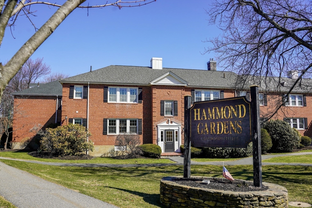 33 Hammond Pond Parkway, Newton, Massachusetts, 2 Bedrooms Bedrooms, 5 Rooms Rooms,1 BathroomBathrooms,Residential Lease,For Rent,Hammond Pond Parkway,73500342