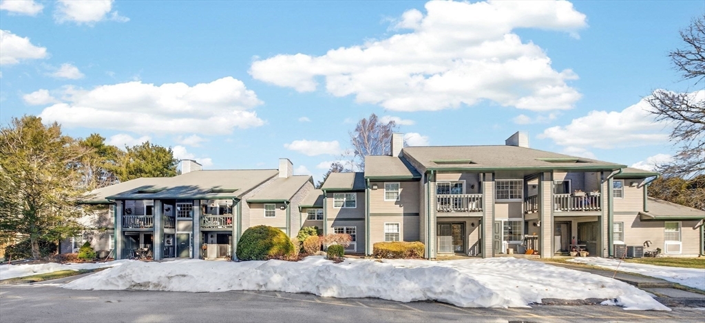 1940 Phillips Rd, New Bedford, Massachusetts, 2 Bedrooms Bedrooms, 4 Rooms Rooms,1 BathroomBathrooms,Residential,For Sale,Phillips Rd,73500484