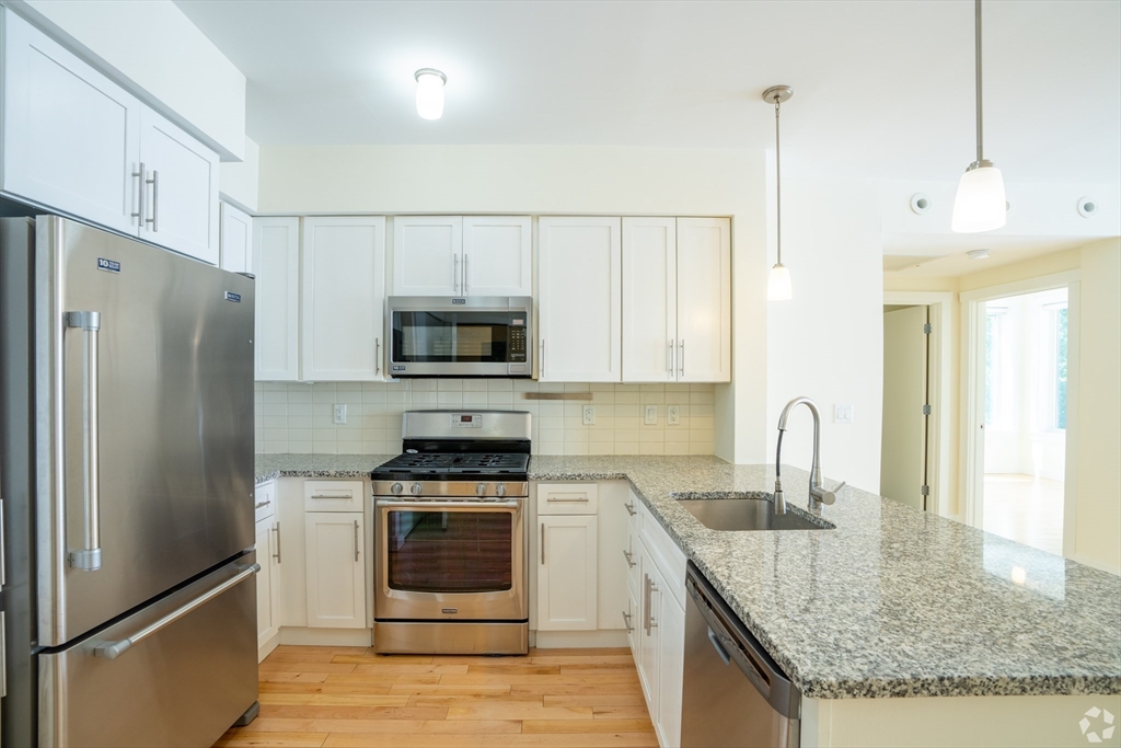 603 Concord, Cambridge, Massachusetts, 3 Bedrooms Bedrooms, 4 Rooms Rooms,2 BathroomsBathrooms,Residential Lease,For Rent,Concord,73489758