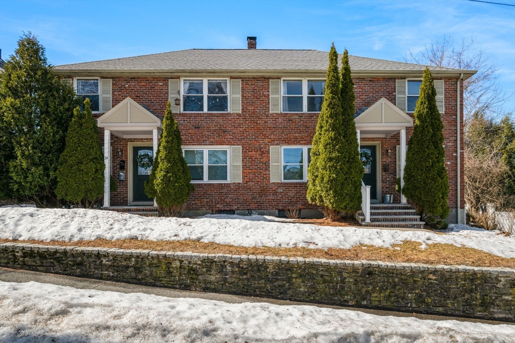 34 Gill Rd, Waltham, Massachusetts, 2 Bedrooms Bedrooms, 4 Rooms Rooms,1 BathroomBathrooms,Residential,For Sale,Gill Rd,73485795