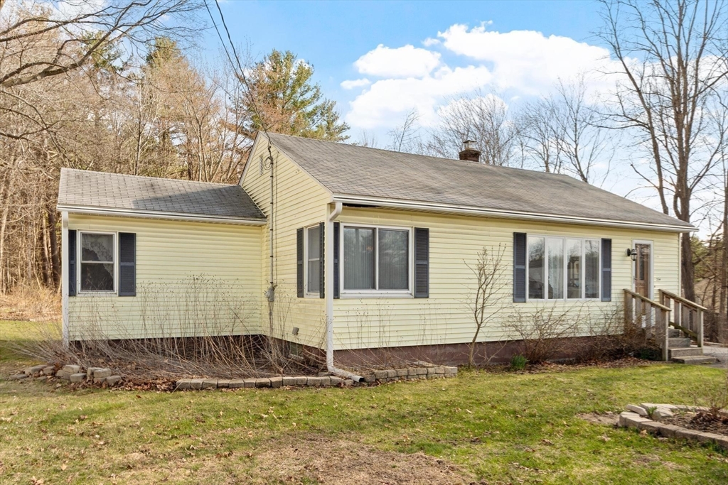 254 Massachusetts Ave, Lunenburg, Massachusetts, 2 Bedrooms Bedrooms, 5 Rooms Rooms,1 BathroomBathrooms,Residential,For Sale,Massachusetts Ave,73500512