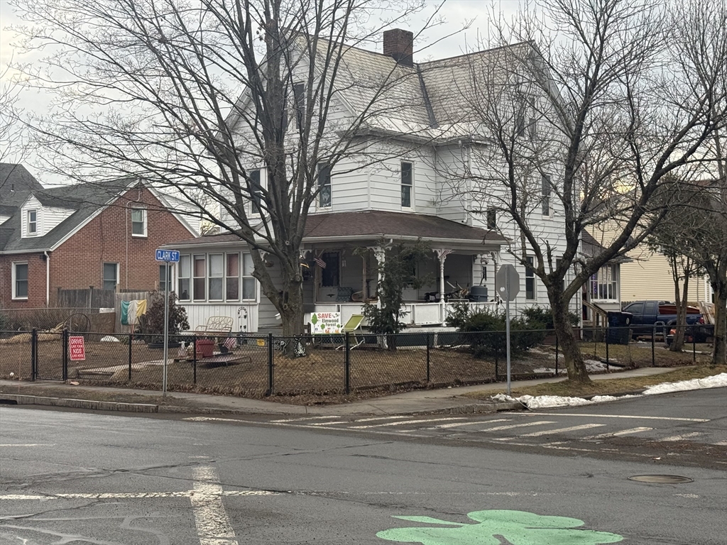 2129 Northampton St, Holyoke, Massachusetts, 6 Bedrooms Bedrooms, 11 Rooms Rooms,2 BathroomsBathrooms,Residential Income,For Sale,Northampton St,73486443