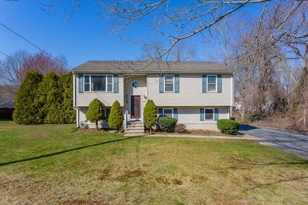 128 Old Westport Rd, Dartmouth, Massachusetts, 5 Bedrooms Bedrooms, 9 Rooms Rooms,2 BathroomsBathrooms,Residential,For Sale,Old Westport Rd,73500536