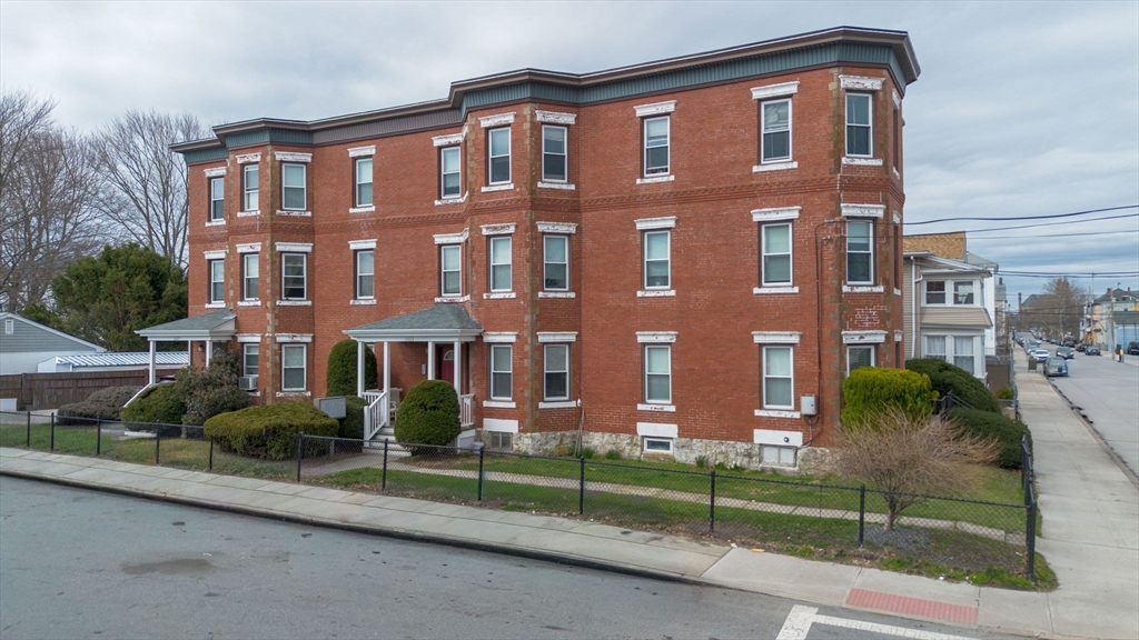 1153 1157 Slade, Fall River, Massachusetts, 15 Bedrooms Bedrooms, 30 Rooms Rooms,6 BathroomsBathrooms,Residential Income,For Sale,Slade,73500544