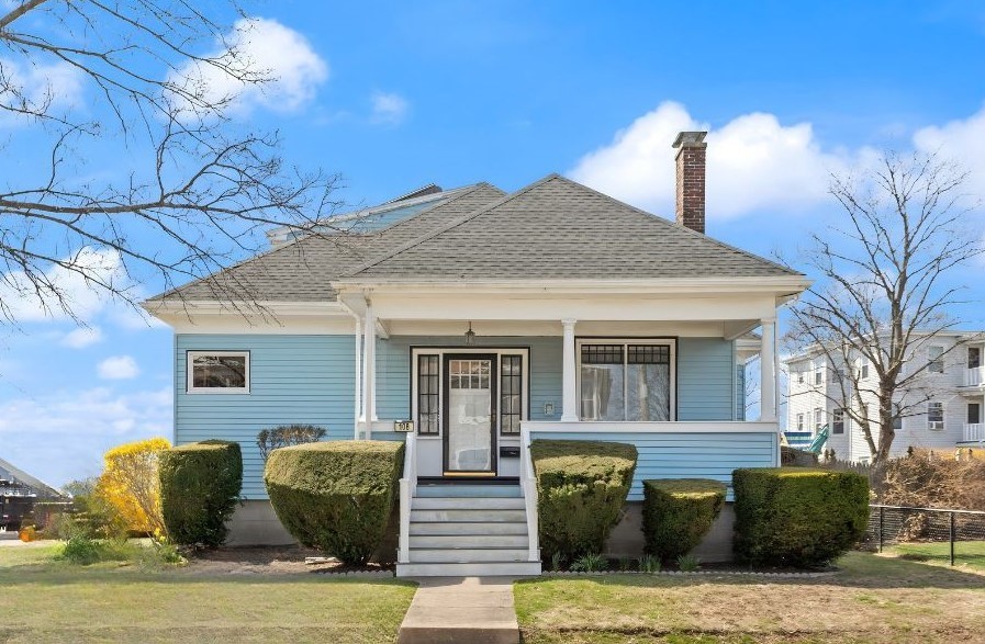 108 Winthrop St, Winthrop, Massachusetts, 5 Bedrooms Bedrooms, 11 Rooms Rooms,3 BathroomsBathrooms,Residential,For Sale,Winthrop St,73500423