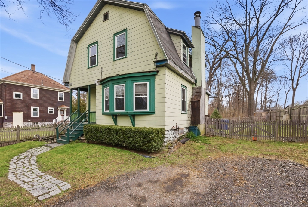 513 Maple St, Danvers, Massachusetts, 3 Bedrooms Bedrooms, 6 Rooms Rooms,1 BathroomBathrooms,Residential,For Sale,Maple St,73500375