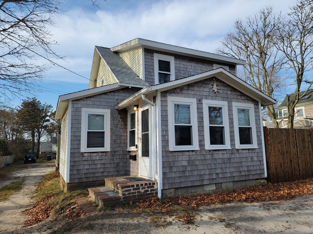 117 Depot St, Dennis, Massachusetts, 7 Bedrooms Bedrooms, 14 Rooms Rooms,3.5 BathroomsBathrooms,Residential Income,For Sale,Depot St,73500376
