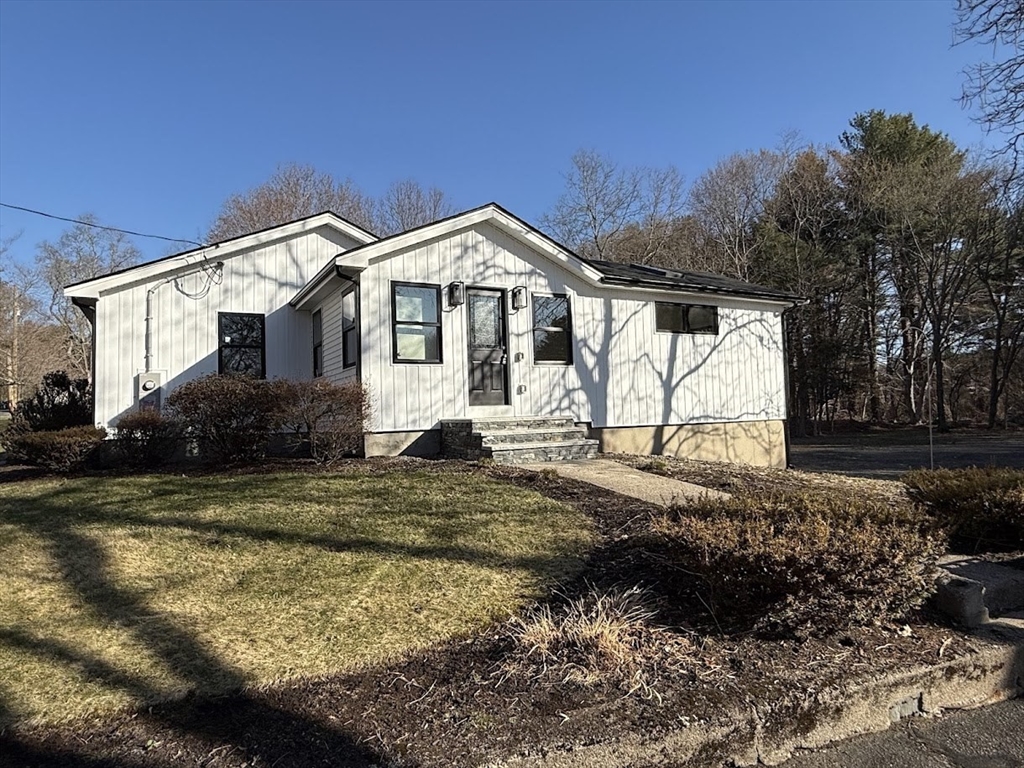 104 Spring St, Foxboro, Massachusetts, 3 Bedrooms Bedrooms, 6 Rooms Rooms,2 BathroomsBathrooms,Residential,For Sale,Spring St,73500378