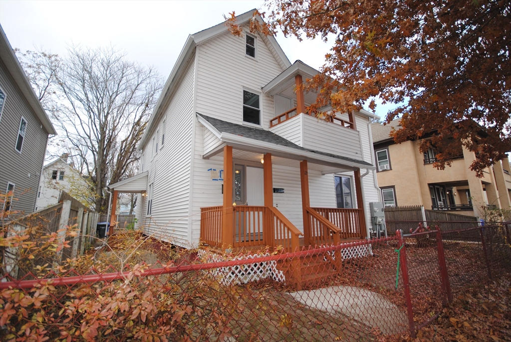 72 Hall St, Springfield, Massachusetts, 7 Bedrooms Bedrooms, 12 Rooms Rooms,2 BathroomsBathrooms,Residential Income,For Sale,Hall St,73500360