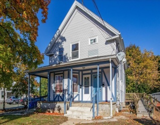 8 Linwood St, Holbrook, Massachusetts, 3 Bedrooms Bedrooms, 5 Rooms Rooms,1 BathroomBathrooms,Residential Lease,For Rent,Linwood St,73500396