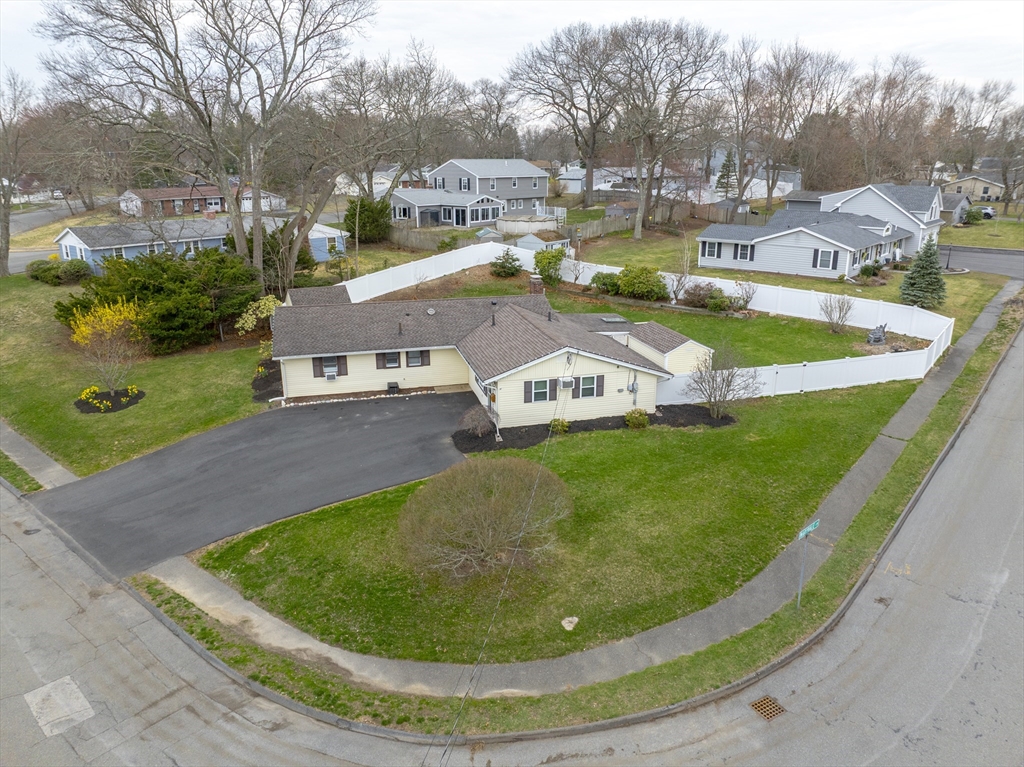 2 Villa Lane, Peabody, Massachusetts, 3 Bedrooms Bedrooms, 7 Rooms Rooms,1.5 BathroomsBathrooms,Residential,For Sale,Villa Lane,73490530