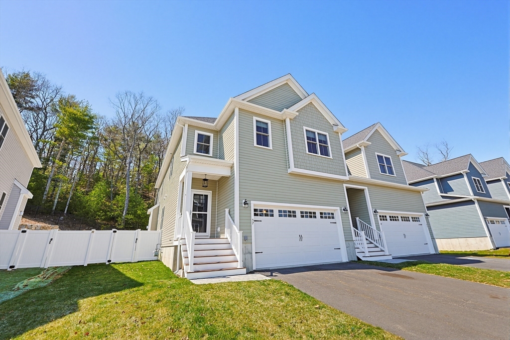 57 Thomas Mann Circle, Norfolk, Massachusetts, 3 Bedrooms Bedrooms, 6 Rooms Rooms,2.5 BathroomsBathrooms,Residential,For Sale,Thomas Mann Circle,73500400
