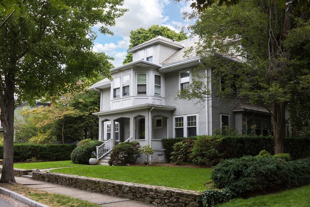 17 Willow St., Belmont, Massachusetts, 4 Bedrooms Bedrooms, 9 Rooms Rooms,3.5 BathroomsBathrooms,Residential Lease,For Rent,Willow St.,73500409