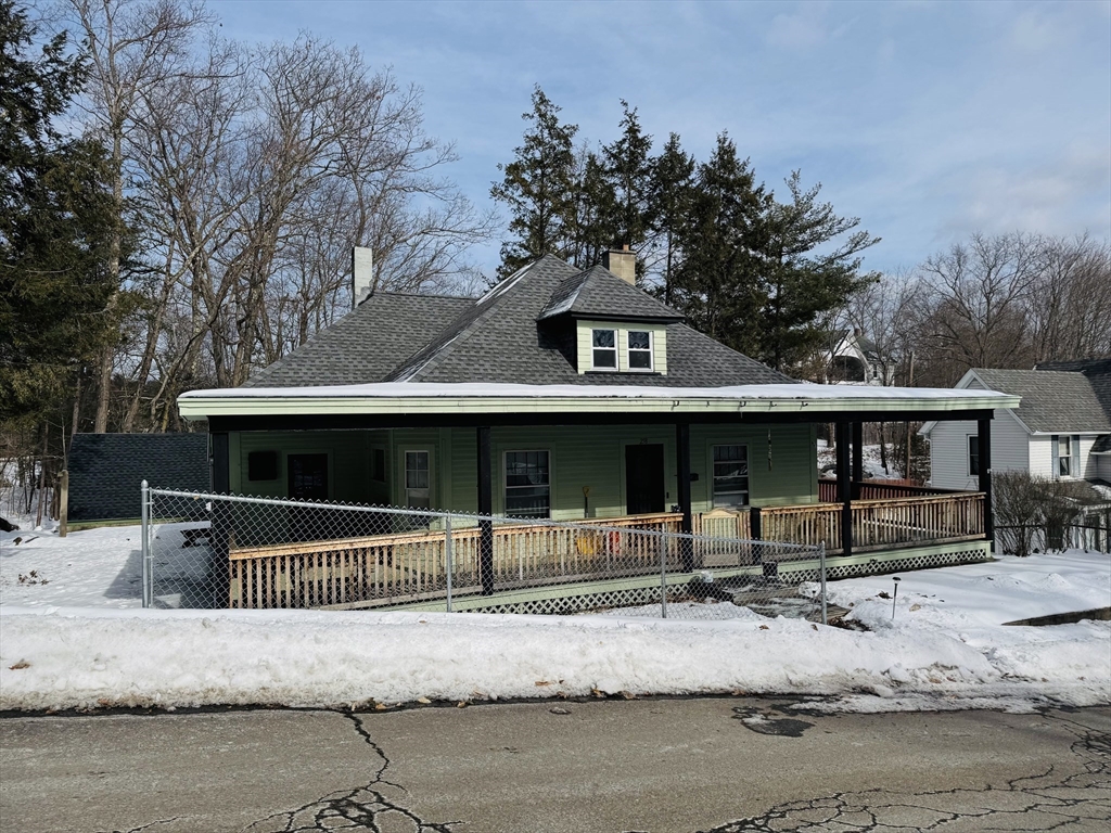 258 Wallingford Ave, Athol, Massachusetts, 1 Bedroom Bedrooms, 4 Rooms Rooms,1 BathroomBathrooms,Residential Lease,For Rent,Wallingford Ave,73500439