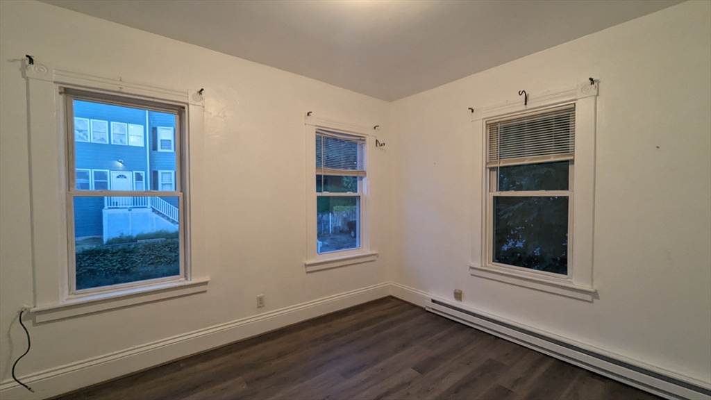 104 Rodney St, Worcester, Massachusetts, 2 Bedrooms Bedrooms, 6 Rooms Rooms,1 BathroomBathrooms,Residential Lease,For Rent,Rodney St,73500442