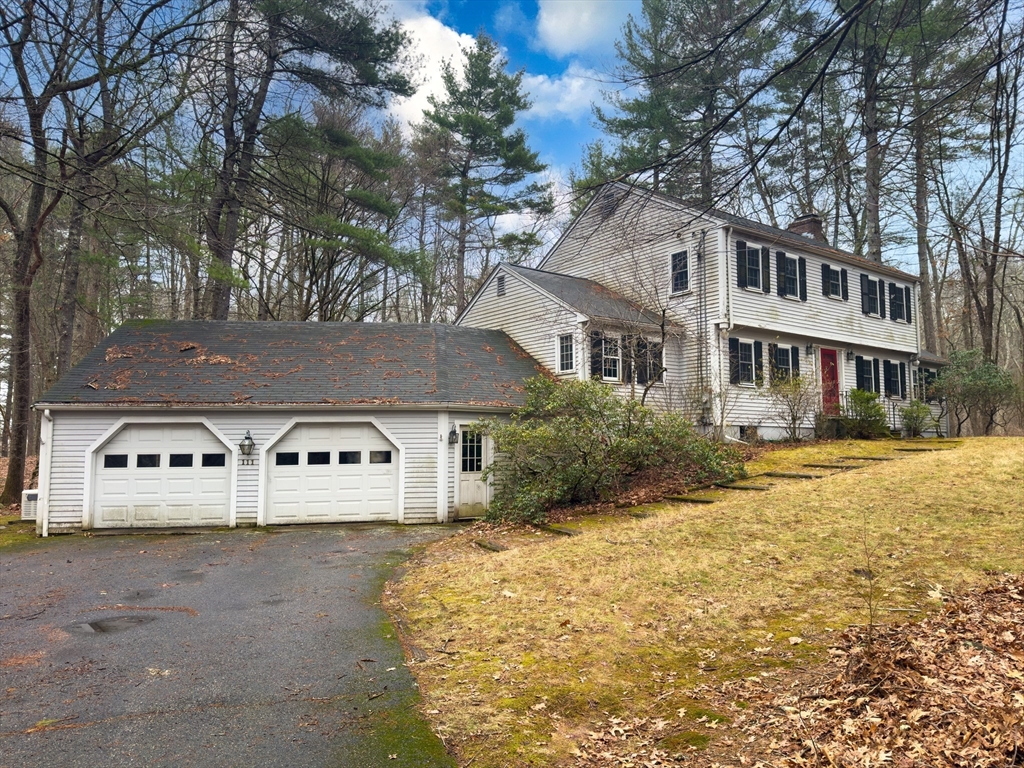 111 Log Hill Rd, Carlisle, Massachusetts, 4 Bedrooms Bedrooms, 12 Rooms Rooms,2.5 BathroomsBathrooms,Residential,For Sale,Log Hill Rd,73500472