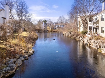 29 Concord Greene, Concord, Massachusetts, 2 Bedrooms Bedrooms, 4 Rooms Rooms,2 BathroomsBathrooms,Residential,For Sale,Concord Greene,73456825