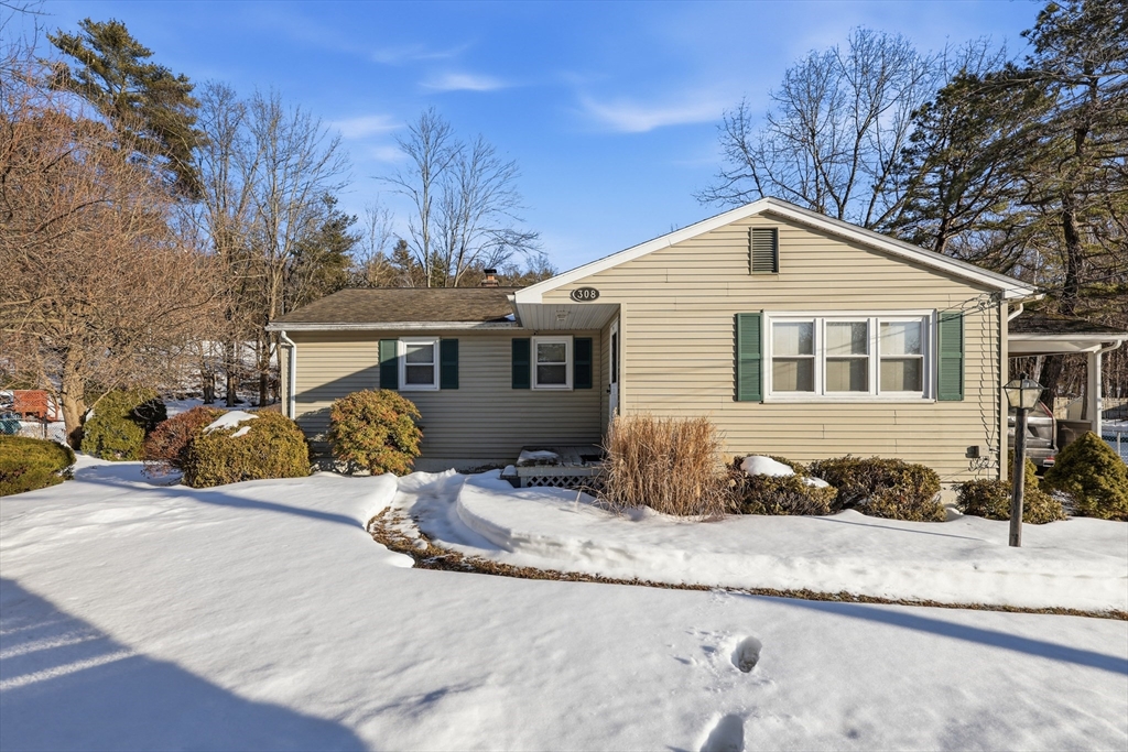 308 Apremont Hwy, Holyoke, Massachusetts, 3 Bedrooms Bedrooms, 5 Rooms Rooms,1 BathroomBathrooms,Residential,For Sale,Apremont Hwy,73484099