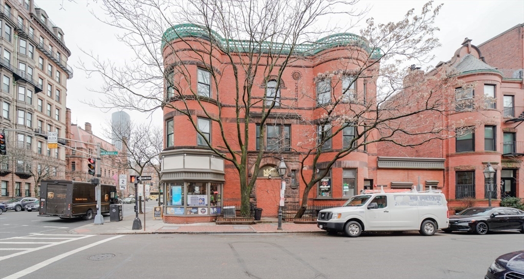 424 Marlborough Street, Boston, Massachusetts, 2 Bedrooms Bedrooms, 4 Rooms Rooms,2 BathroomsBathrooms,Residential Lease,For Rent,Marlborough Street,73493830