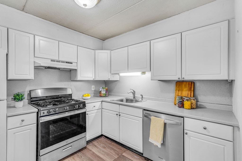 1550 Worcester Road, Framingham, Massachusetts, 2 Bedrooms Bedrooms, 6 Rooms Rooms,2 BathroomsBathrooms,Residential,For Sale,Worcester Road,73422555