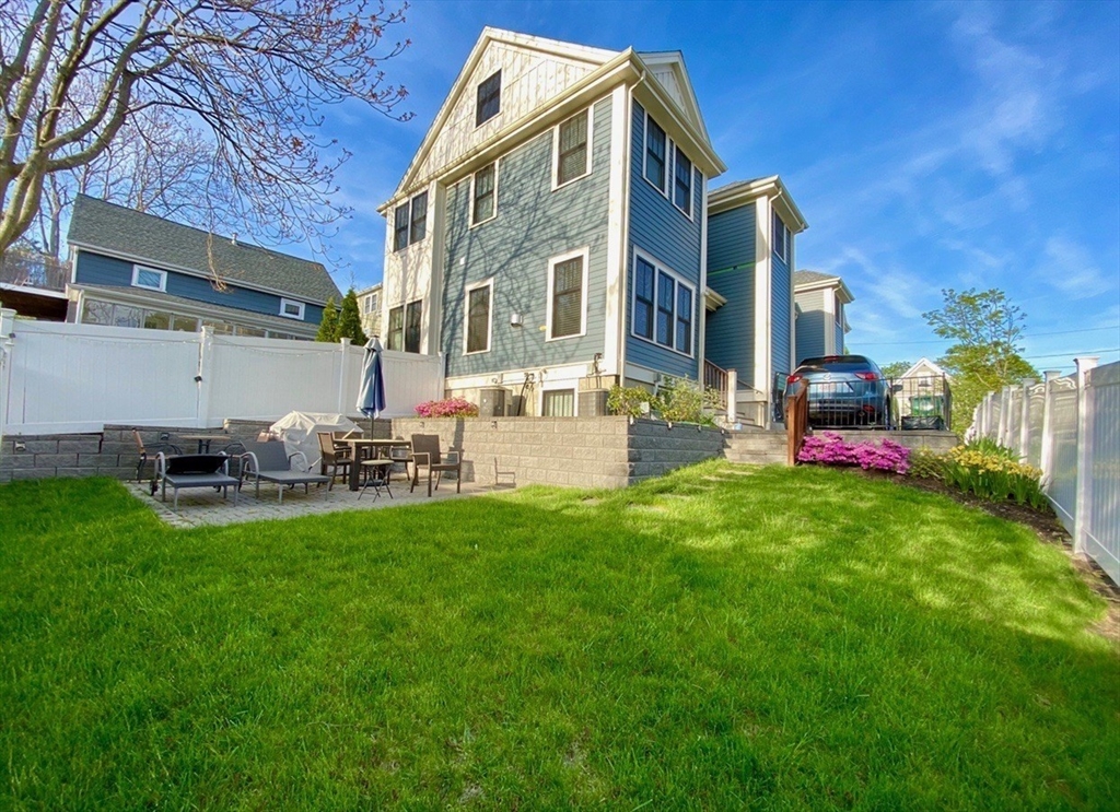 49 Cottage St, Newton, Massachusetts, 3 Bedrooms Bedrooms, 6 Rooms Rooms,2.5 BathroomsBathrooms,Residential Lease,For Rent,Cottage St,73500628