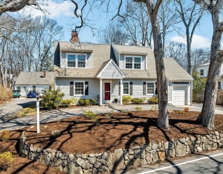 70 Lakeview Ave, Falmouth, Massachusetts, 4 Bedrooms Bedrooms, 9 Rooms Rooms,2.5 BathroomsBathrooms,Residential,For Sale,Lakeview Ave,73500649