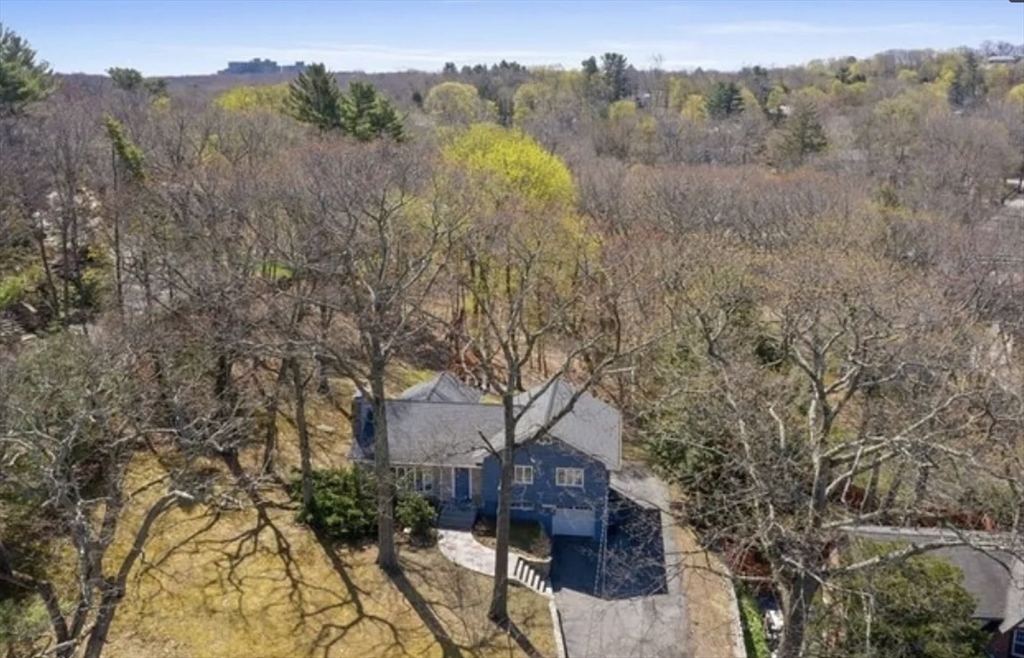 608 Beacon St, Newton, Massachusetts, 4 Bedrooms Bedrooms, 9 Rooms Rooms,2 BathroomsBathrooms,Residential Lease,For Rent,Beacon St,73500681