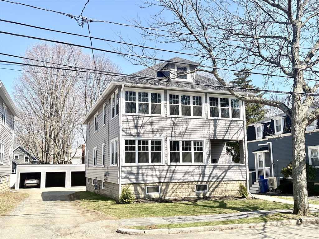 6 Walnut St, Wakefield, Massachusetts, 2 Bedrooms Bedrooms, 6 Rooms Rooms,1 BathroomBathrooms,Residential Lease,For Rent,Walnut St,73500682
