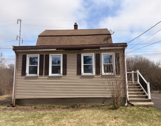 33 Hayes Ave, Whitman, Massachusetts, 4 Bedrooms Bedrooms, 7 Rooms Rooms,2.5 BathroomsBathrooms,Residential,For Sale,Hayes Ave,73500730