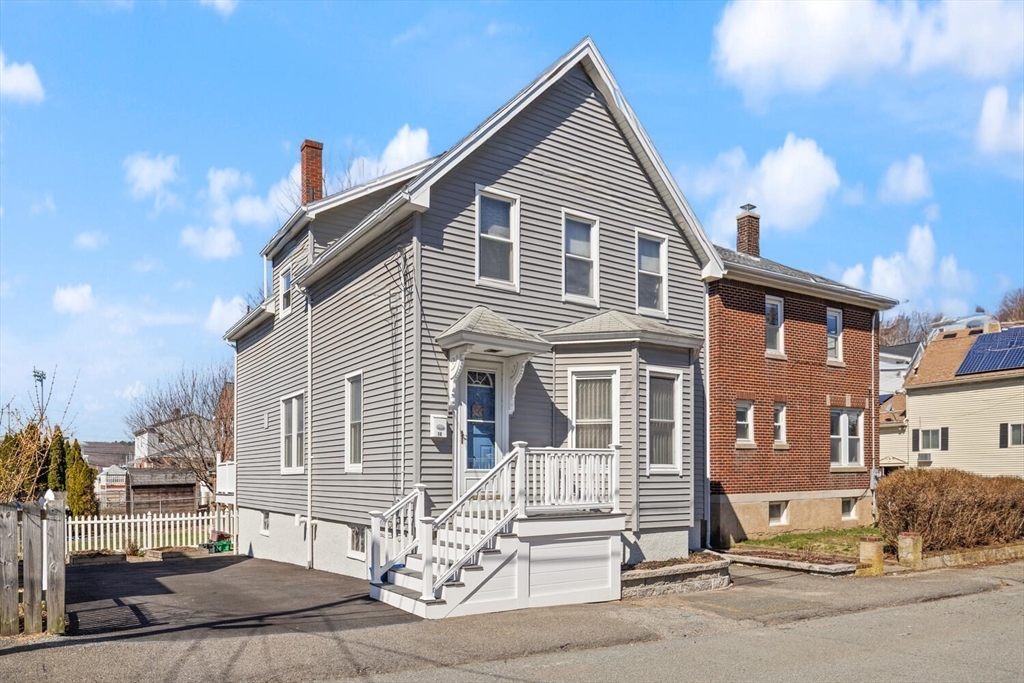 18 Hampden St, Gloucester, Massachusetts, 3 Bedrooms Bedrooms, 6 Rooms Rooms,1 BathroomBathrooms,Residential,For Sale,Hampden St,73500574