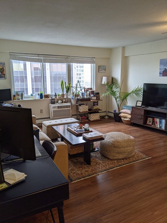 130 Bowdoin, Boston, Massachusetts, 1 Bedroom Bedrooms, 3 Rooms Rooms,1 BathroomBathrooms,Residential Lease,For Rent,Bowdoin,73500686