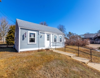 1772 Main St, Chatham, Massachusetts, 2 Rooms Rooms,0.5 BathroomBathrooms,Residential,For Sale,Main St,73500740