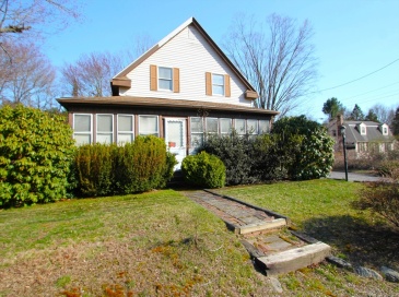 300 Chestnut St, Franklin, Massachusetts, 6 Bedrooms Bedrooms, 8 Rooms Rooms,1 BathroomBathrooms,Residential,For Sale,Chestnut St,73500729