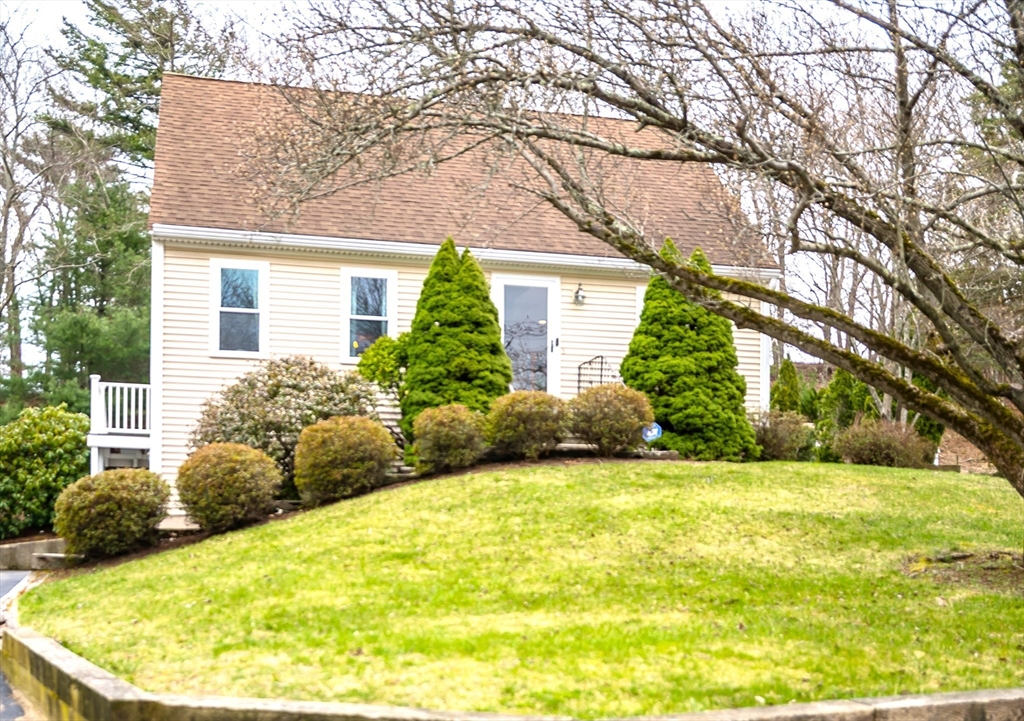 18 Cherrywood Circle, Plymouth, Massachusetts, 3 Bedrooms Bedrooms, 5 Rooms Rooms,1 BathroomBathrooms,Residential,For Sale,Cherrywood Circle,73500772