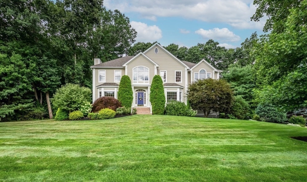 33 Nutmeg Ln, North Andover, Massachusetts, 5 Bedrooms Bedrooms, 10 Rooms Rooms,3.5 BathroomsBathrooms,Residential Lease,For Rent,Nutmeg Ln,73500776