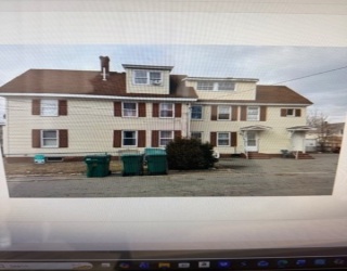 2 West 10th Street, Lowell, Massachusetts, 3 Bedrooms Bedrooms, 6 Rooms Rooms,1 BathroomBathrooms,Residential Lease,For Rent,10th Street,73500785