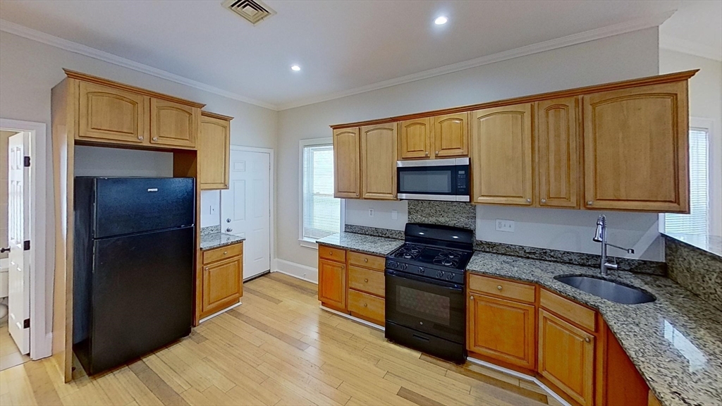 9 Landor Road, Boston, Massachusetts, 3 Bedrooms Bedrooms, 7 Rooms Rooms,2 BathroomsBathrooms,Residential Lease,For Rent,Landor Road,73500799