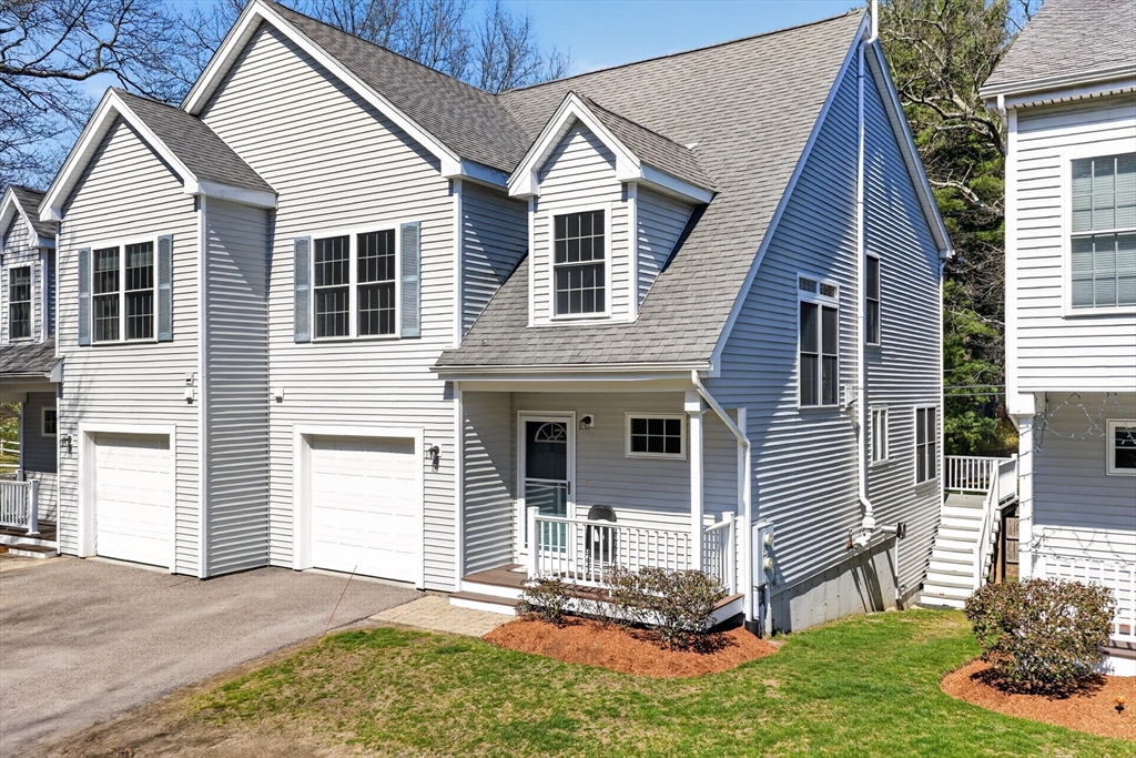 2 Sterling Ln, Walpole, Massachusetts, 3 Bedrooms Bedrooms, 6 Rooms Rooms,2.5 BathroomsBathrooms,Residential,For Sale,Sterling Ln,73500620