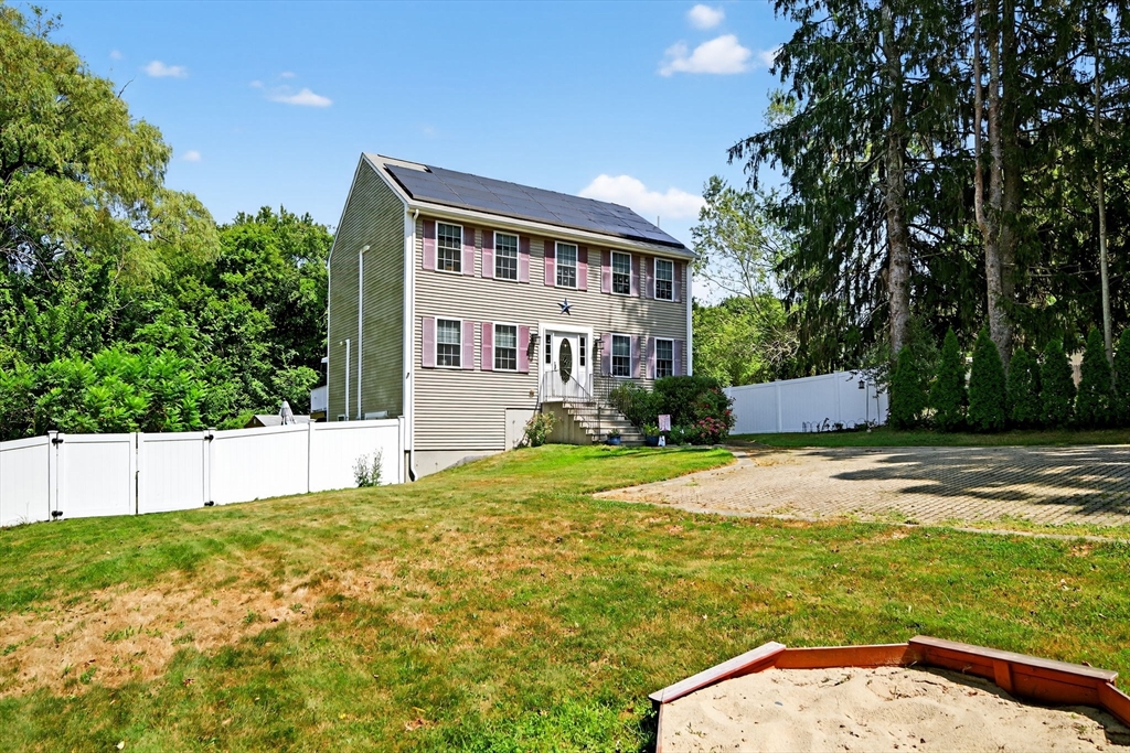 175 Old Fall River Rd, Swansea, Massachusetts, 3 Bedrooms Bedrooms, 6 Rooms Rooms,1.5 BathroomsBathrooms,Residential,For Sale,Old Fall River Rd,73500826