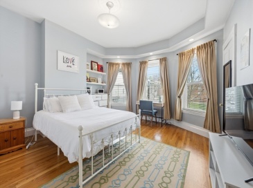 627 E 6th St, Boston, Massachusetts, 3 Bedrooms Bedrooms, 5 Rooms Rooms,2 BathroomsBathrooms,Residential Lease,For Rent,E 6th St,73500797