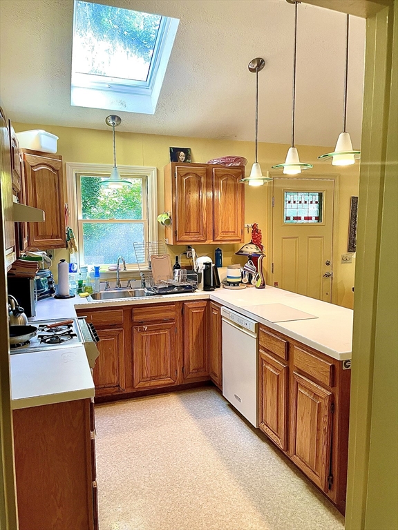 20 Hidden Village Rd, Falmouth, Massachusetts, 2 Bedrooms Bedrooms, 4 Rooms Rooms,1 BathroomBathrooms,Residential Lease,For Rent,Hidden Village Rd,73500855